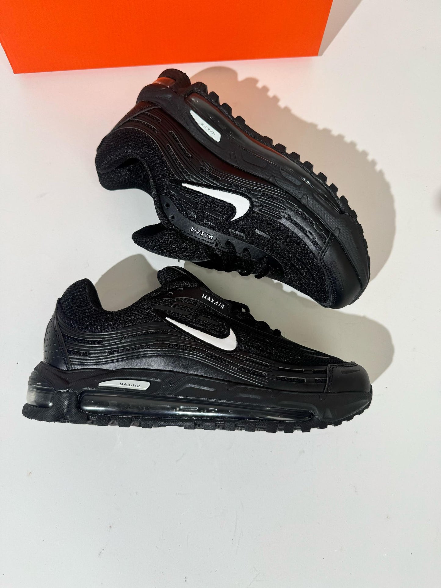 Air Max TL 2.5 2025 negras logo blanco