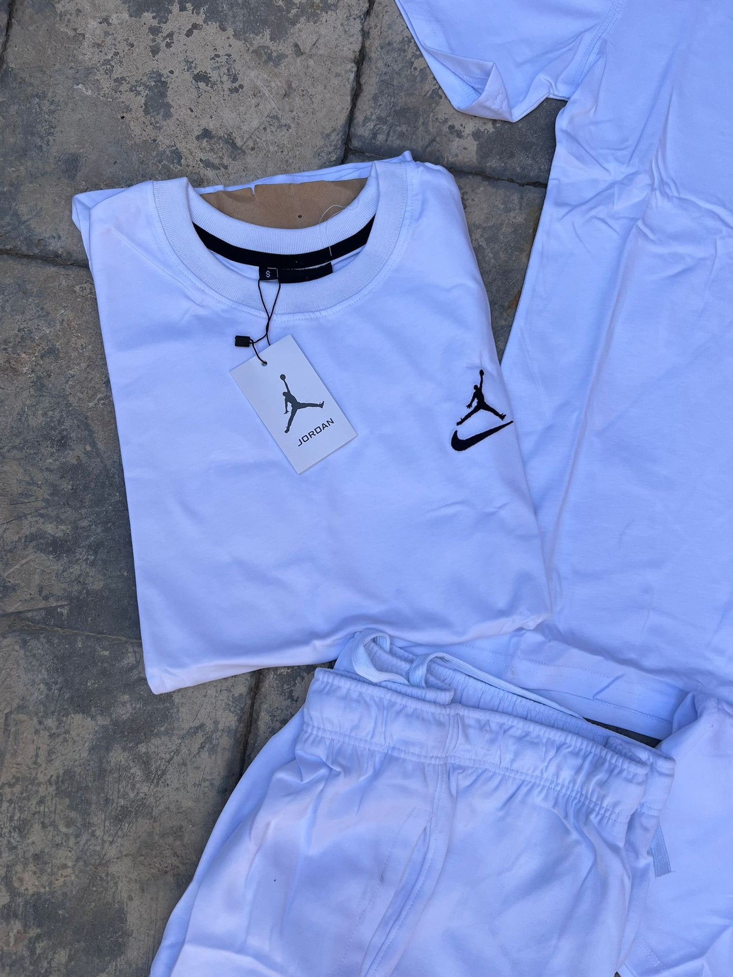 Conjunto corto jordan blanco logo negro