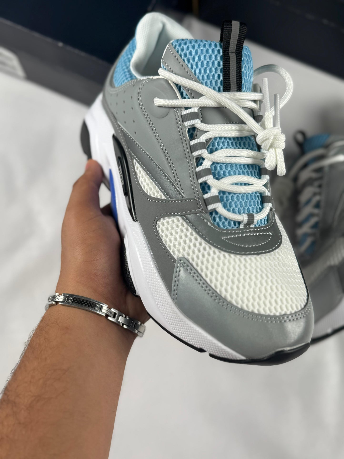 Dior b22 blancas grises detalles azules