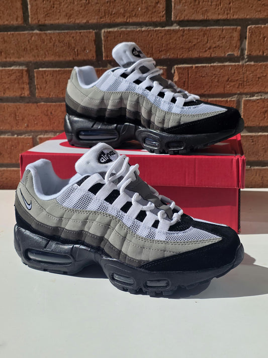 Nike Air Max 95 tricolor logo negro y blanco