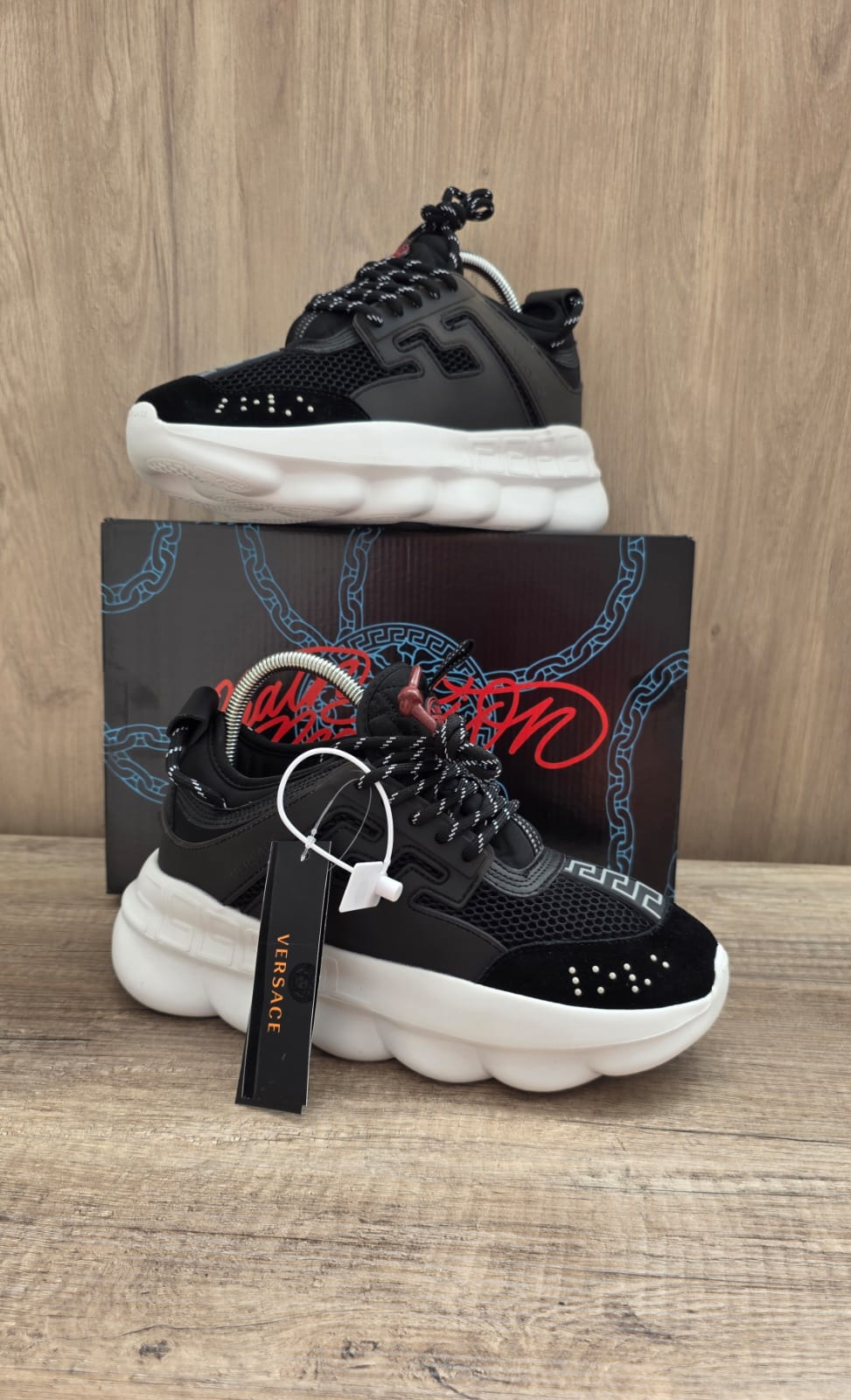 Versace negra suela blanca