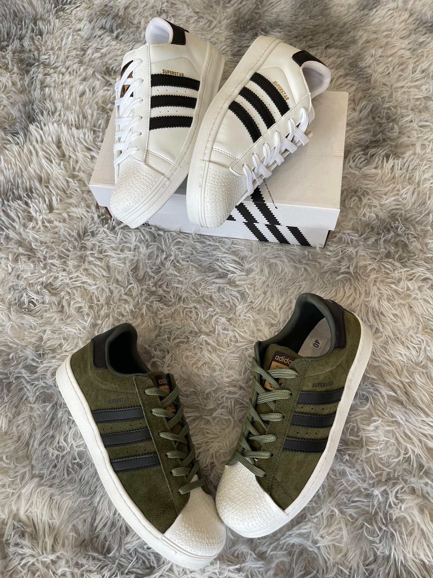Adidas Superstar verdes logo negro detalles blancos