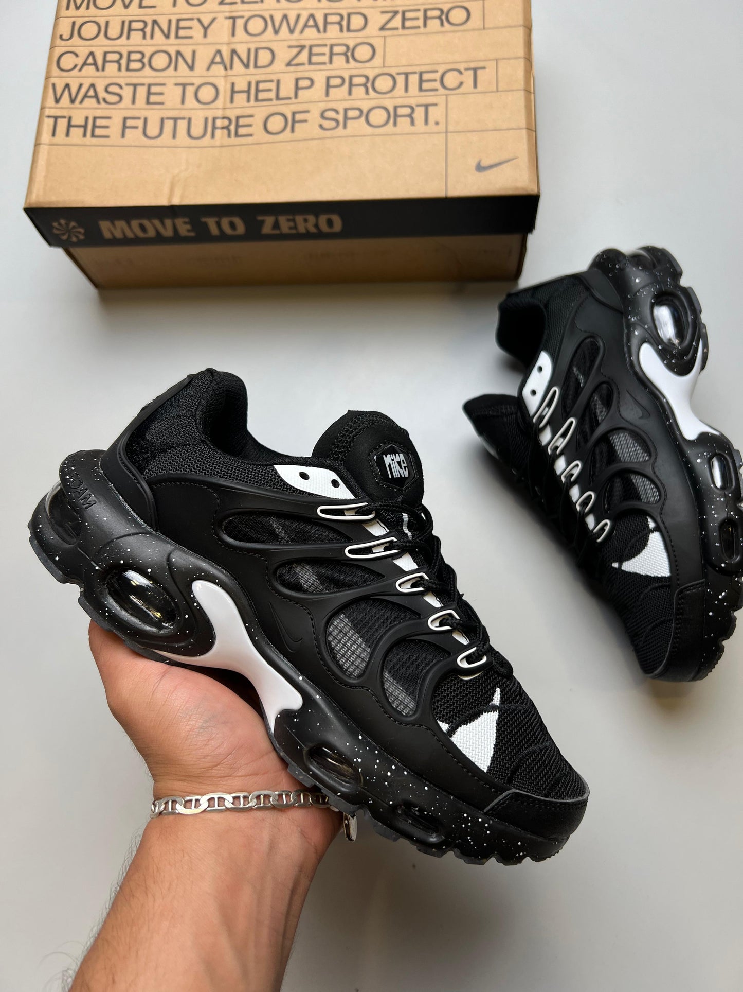 Nike ts negras logo blanco