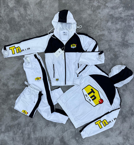 Chandal Nike tn blanco y negro logo amarillo
