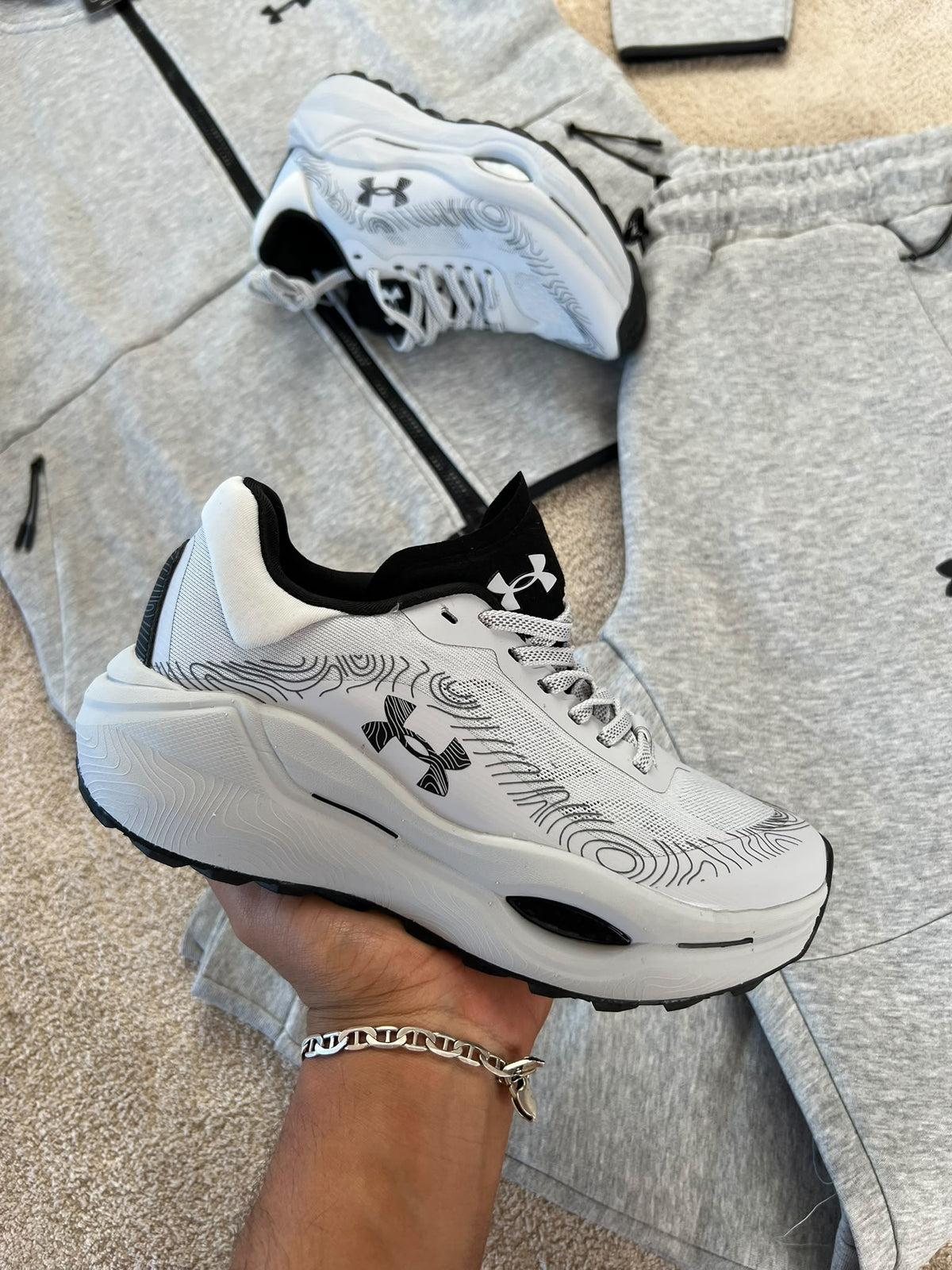 UNDER ARMOUR blancas logo negro