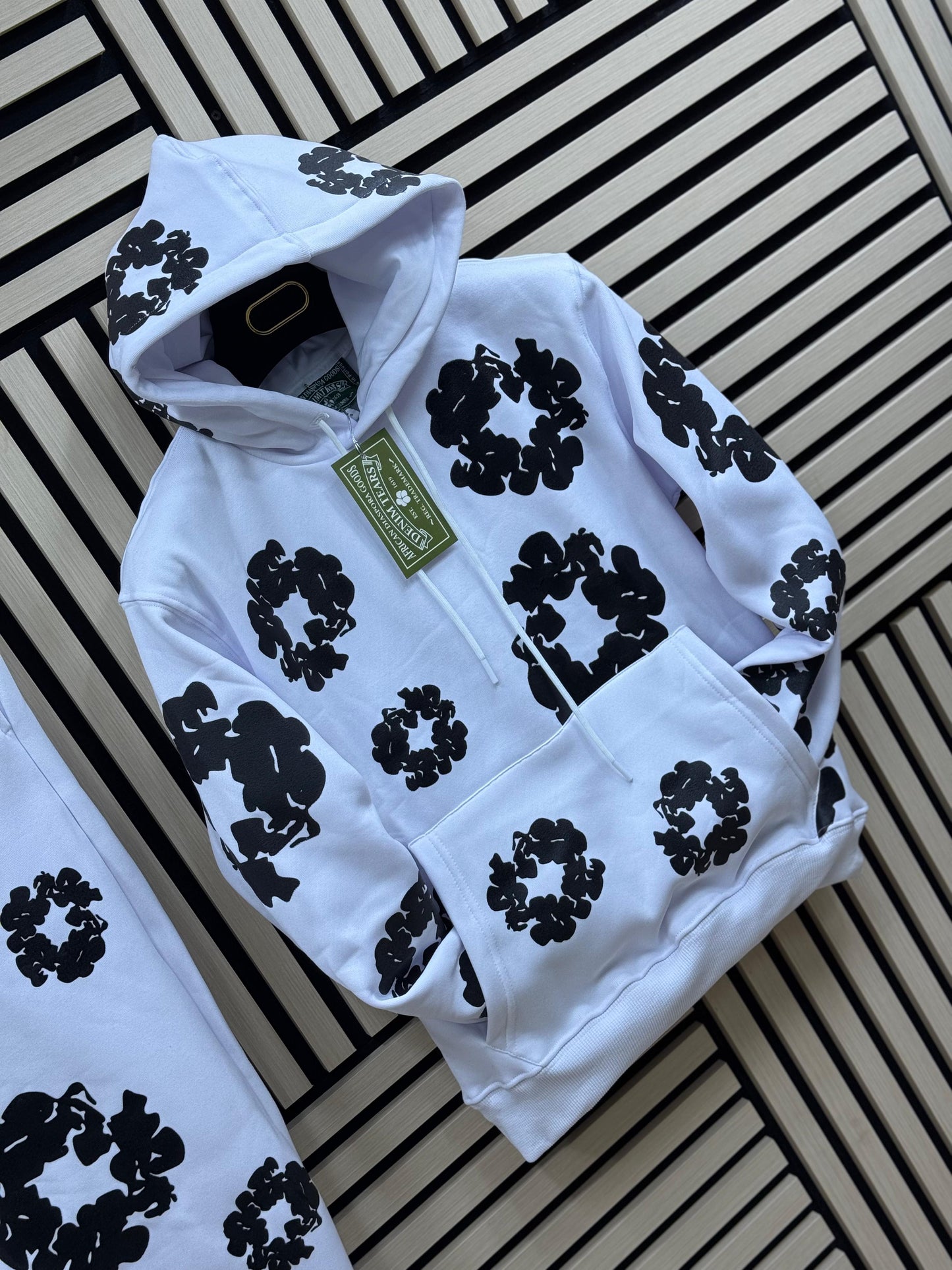 Chandal denim tears blanco logos negros