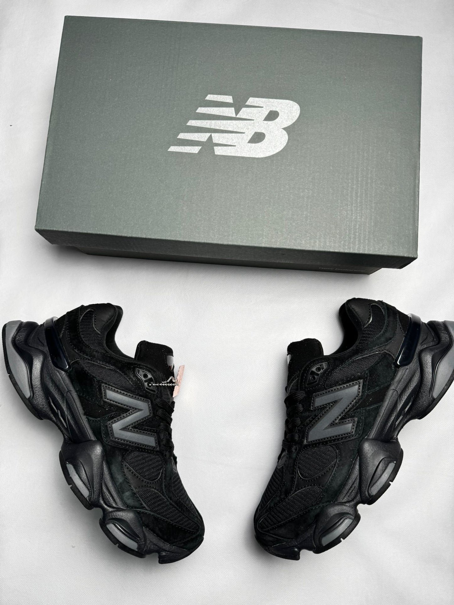 New Balance 9060 negras