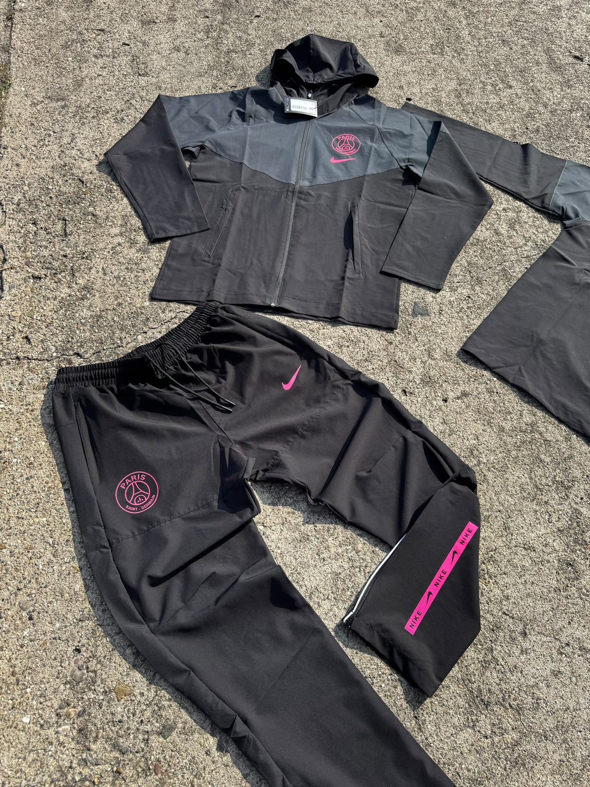 Chandal PSG negro logo rosa