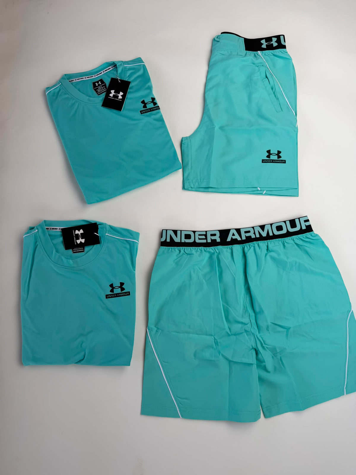 Conjunto corto under armour azul logo negro detalles negros