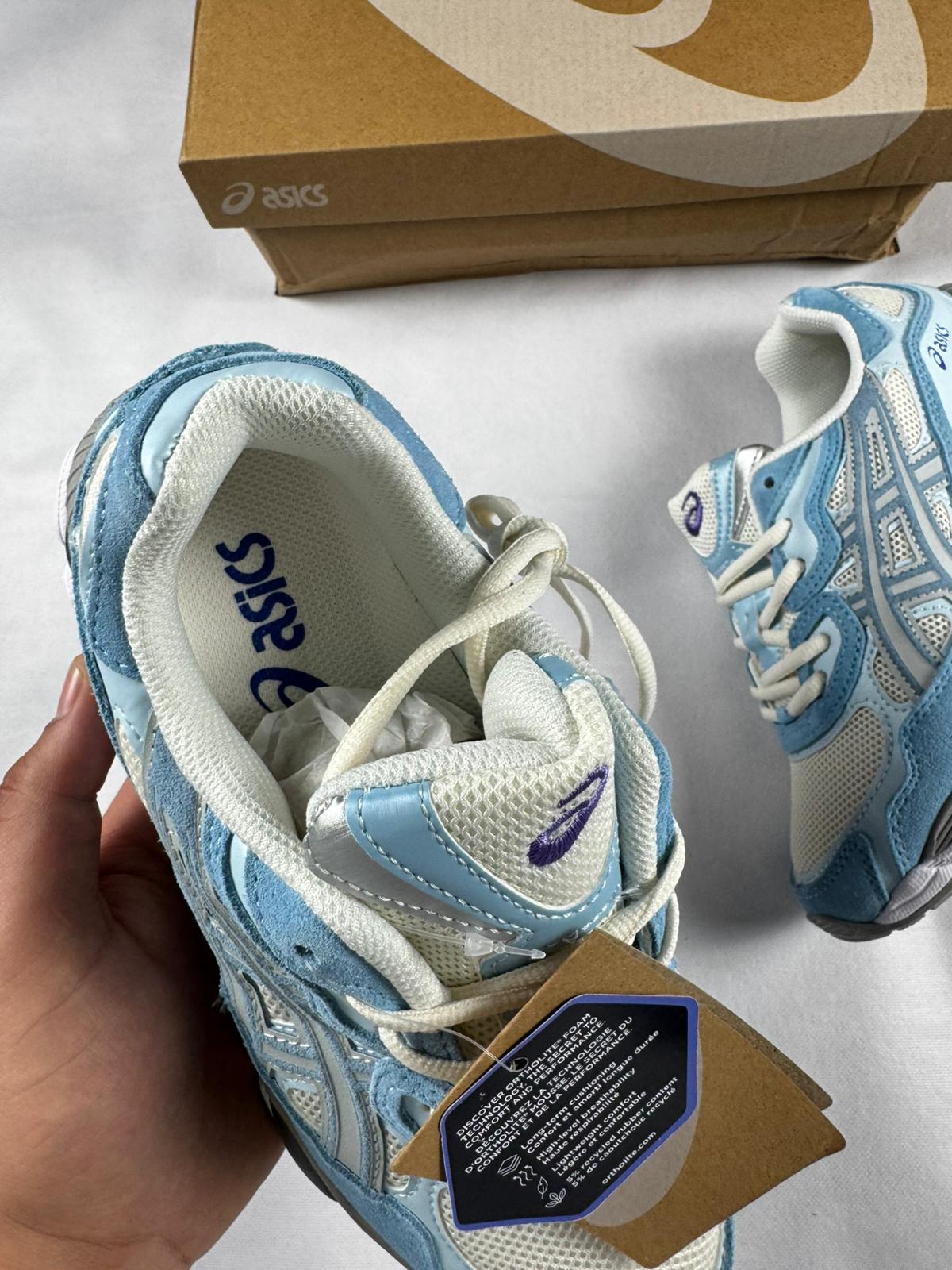 Asics azules detalles grises