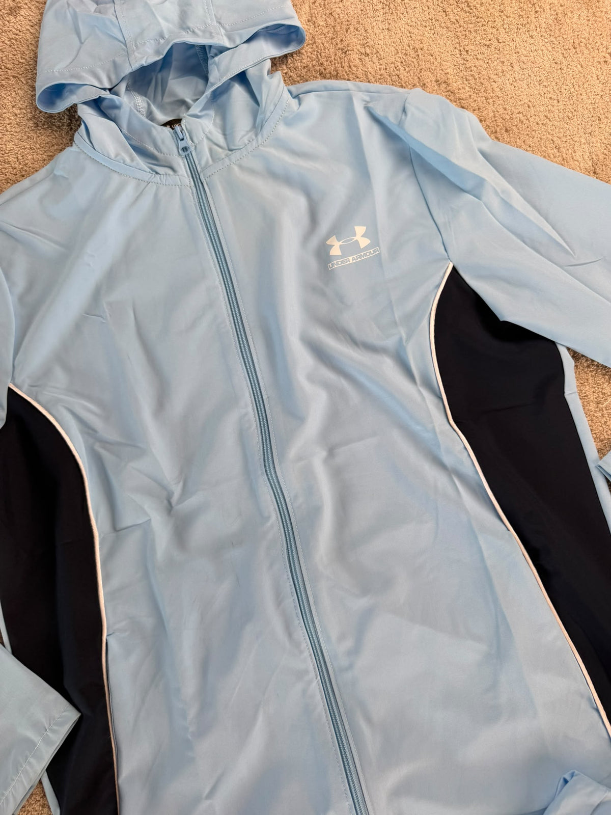 Chandal Under Armour azul claro logo blanco
