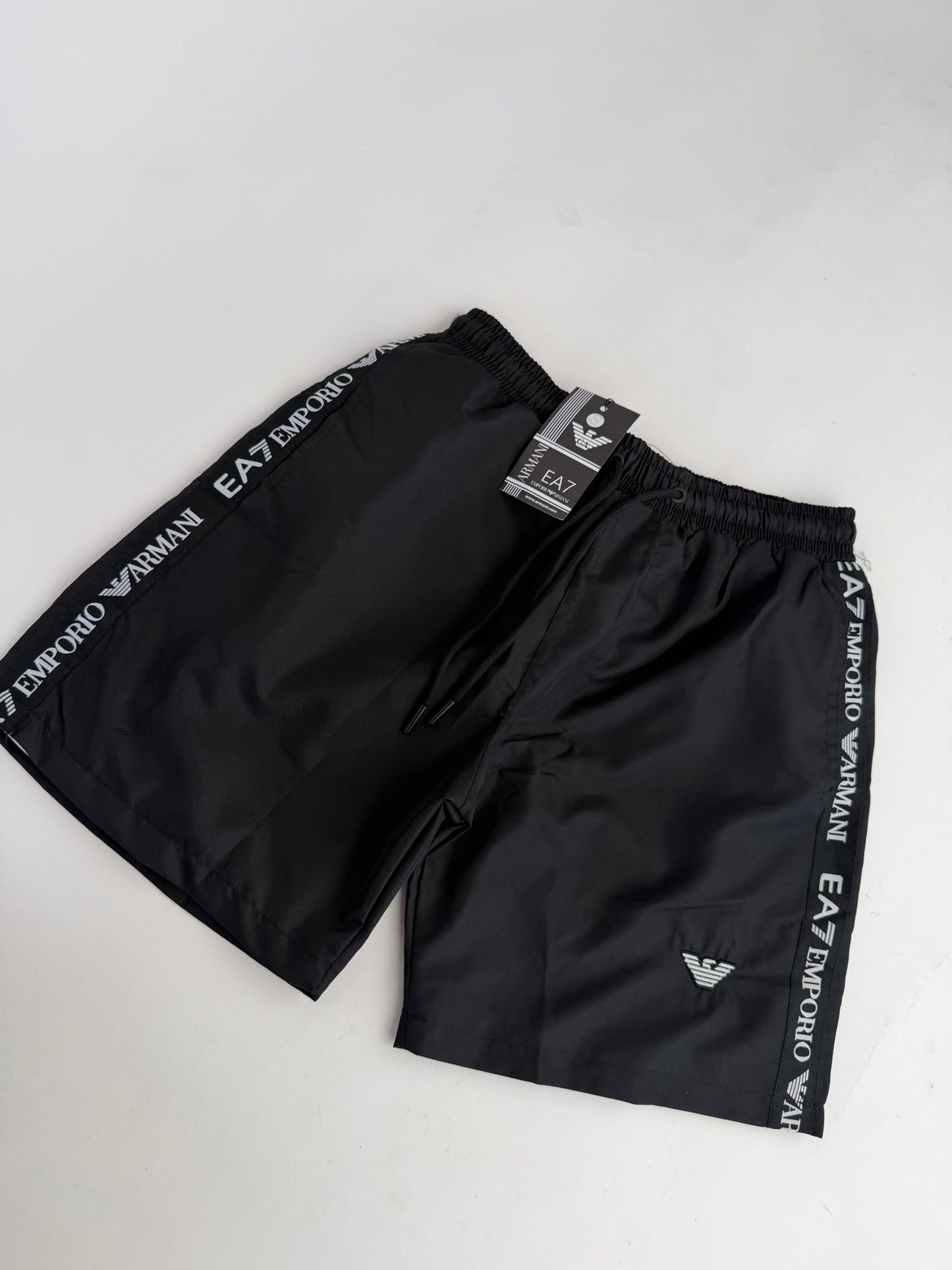 Pantalon Corto Armani negras logo blanco