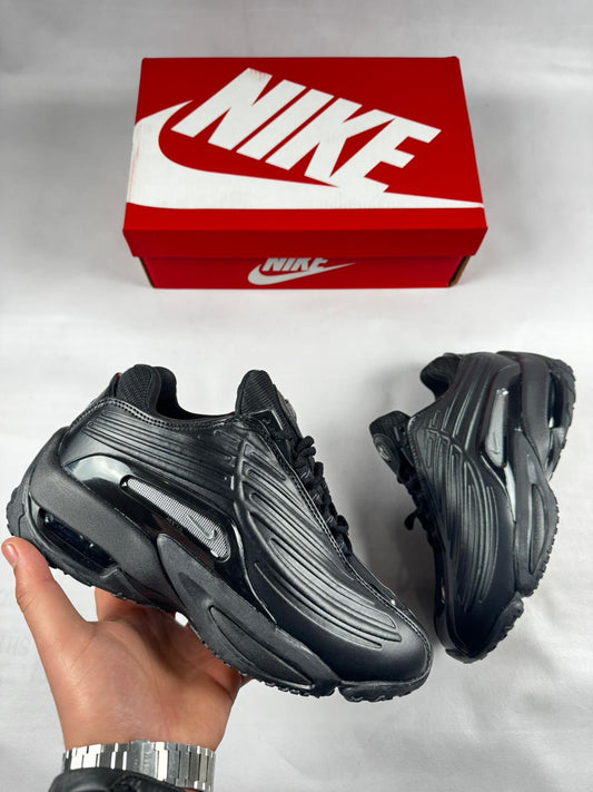 Nike nocta negro detalles grises