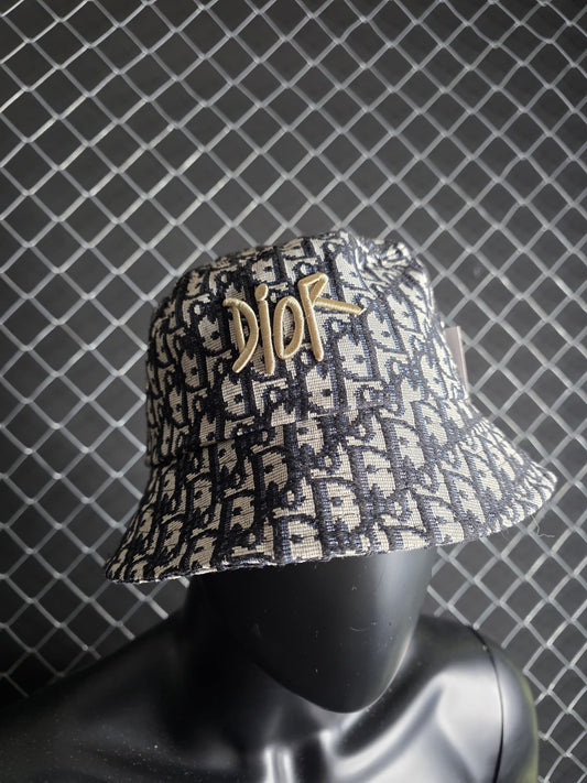 Gorro Dior negro y marron logo crema