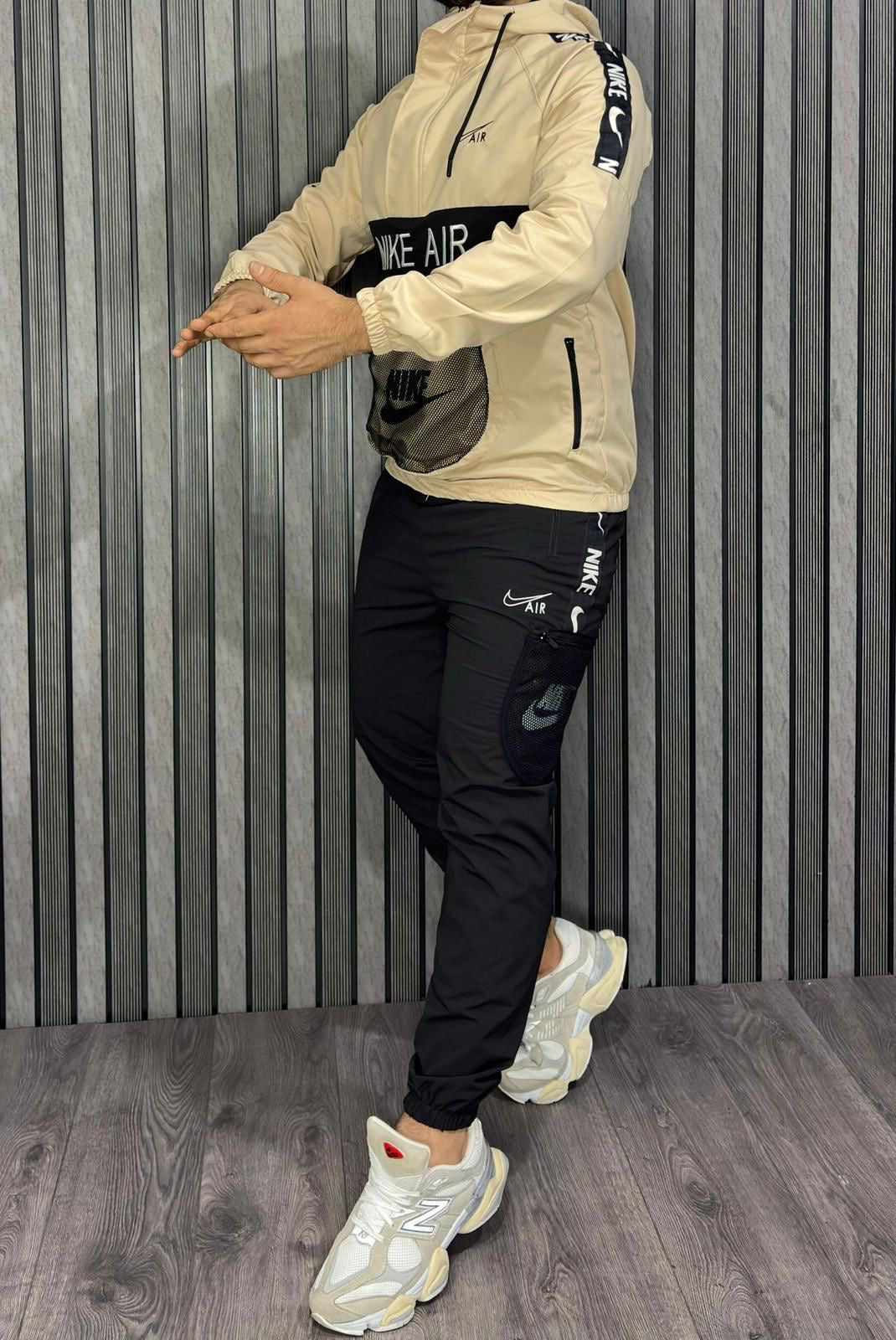 Chandal nike beige y negro logo blanco