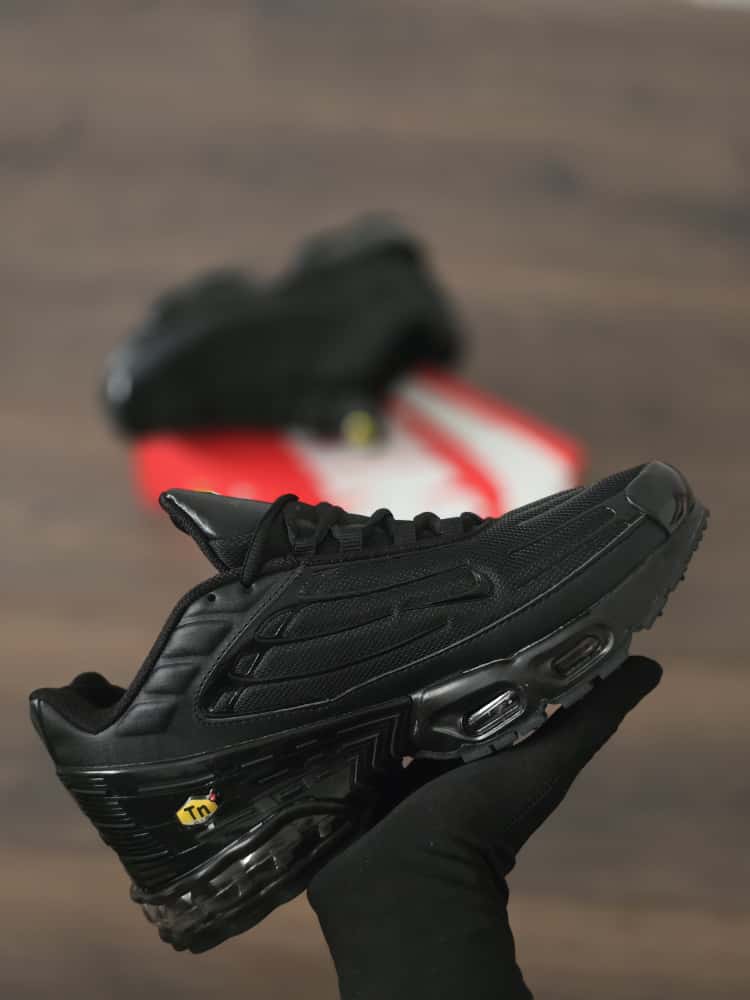 Tn plus ultra Black