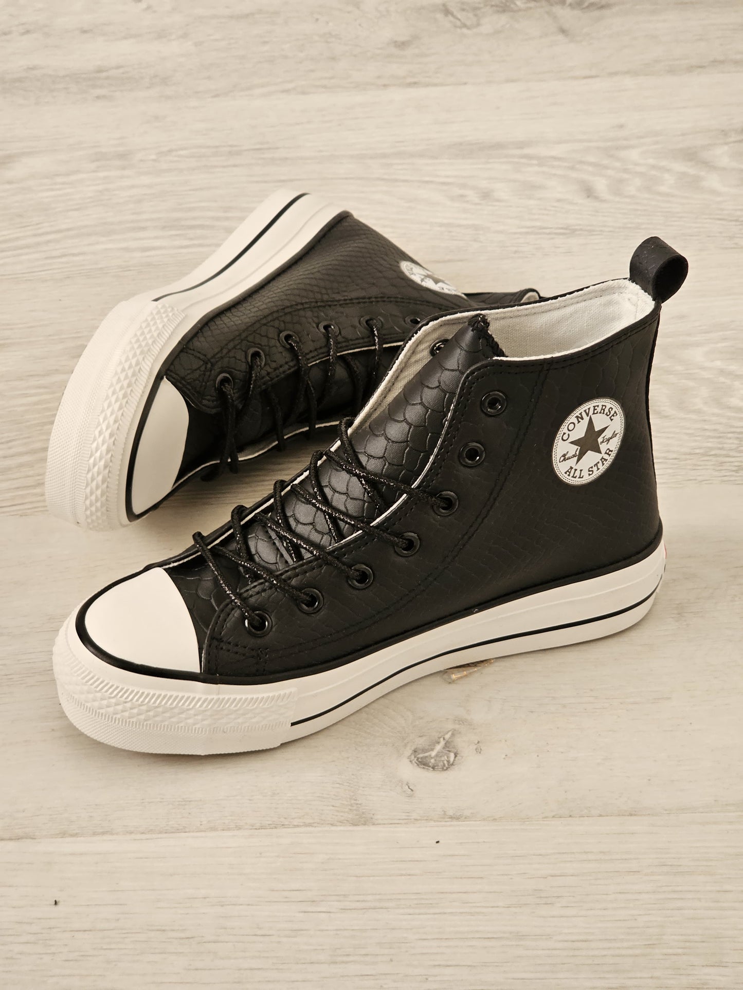 Convers negra cocodrilo