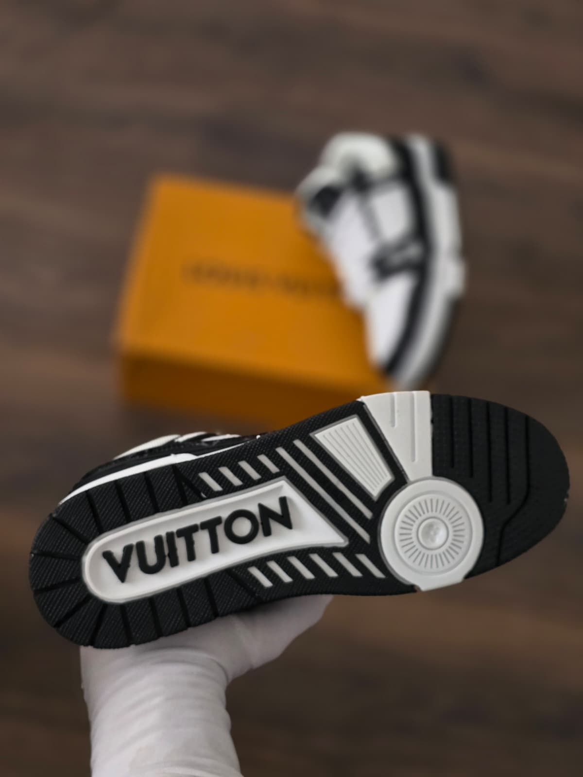 Lv trainer blanca negra