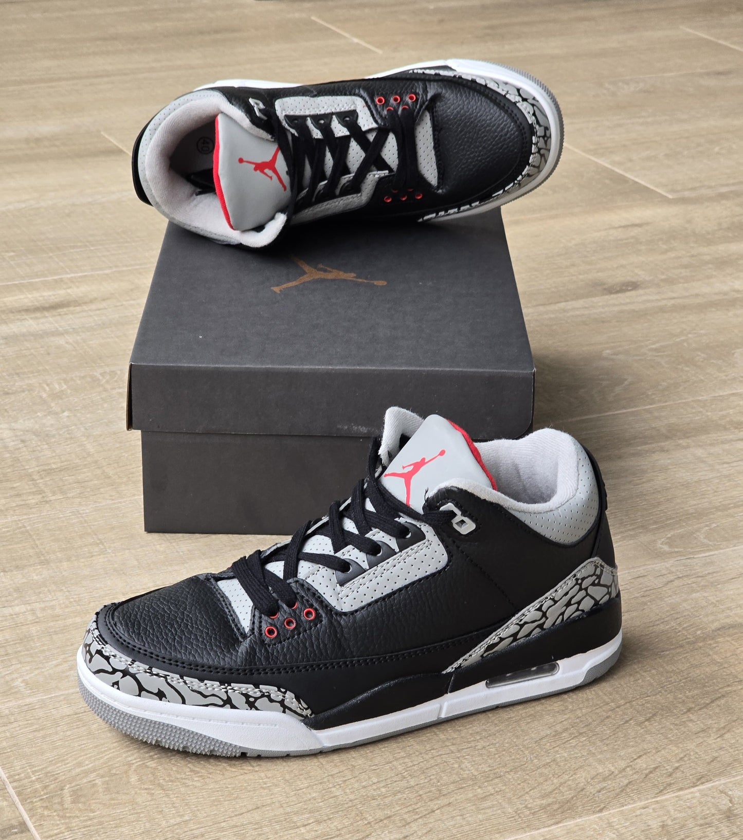 JORDAN 3 NEGRA GRIS