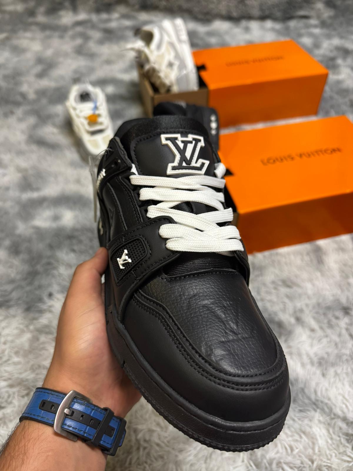 LV trainer negras logo blanco y negro