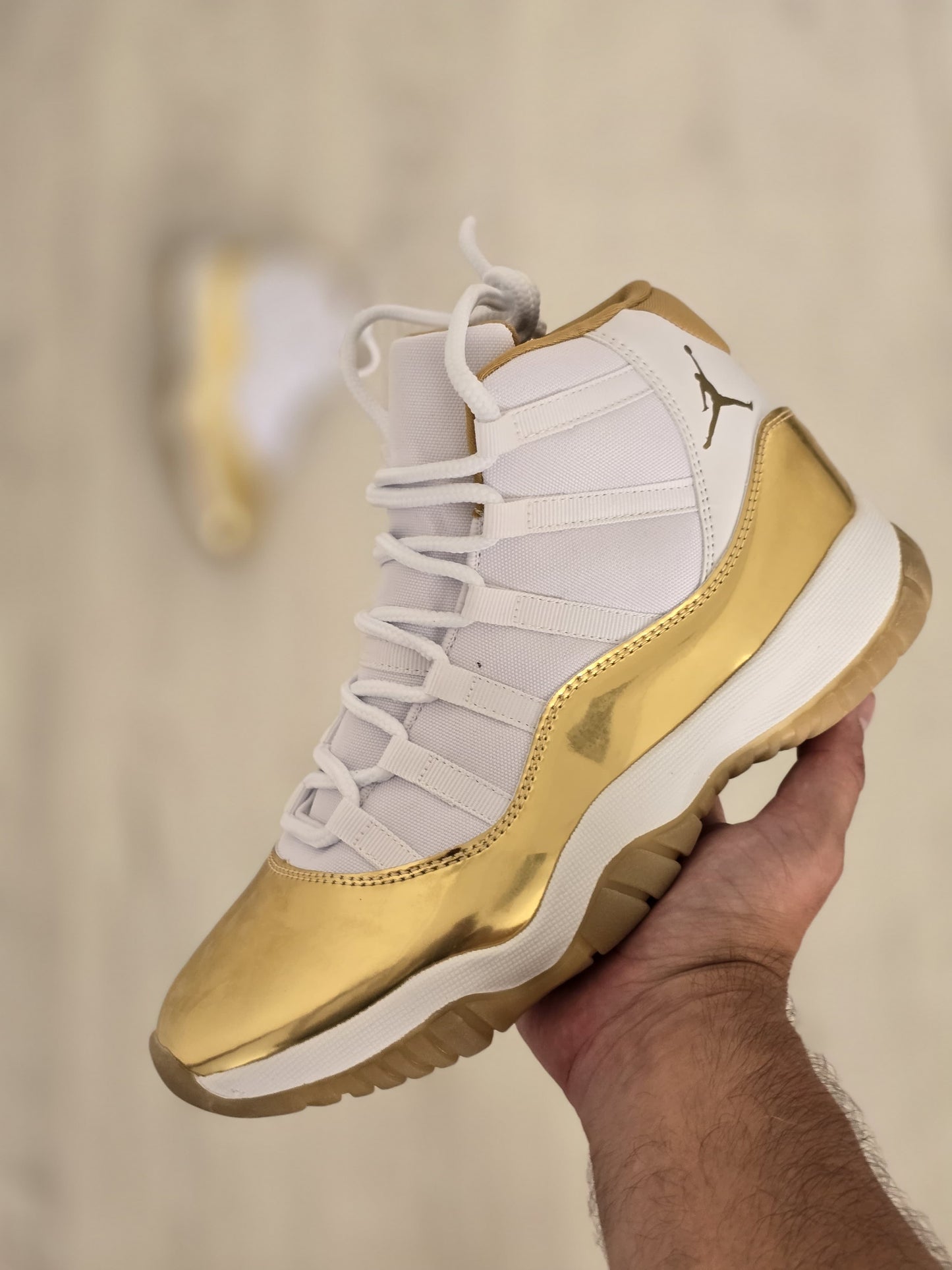 Jordan 11 blanca oro