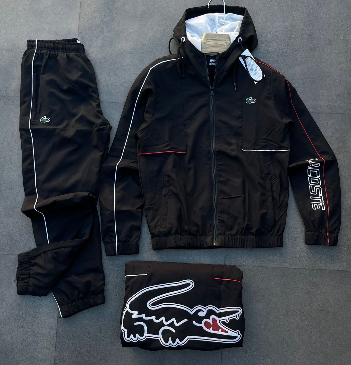 Chandal lacoste negro logo verde logo grande en espalda