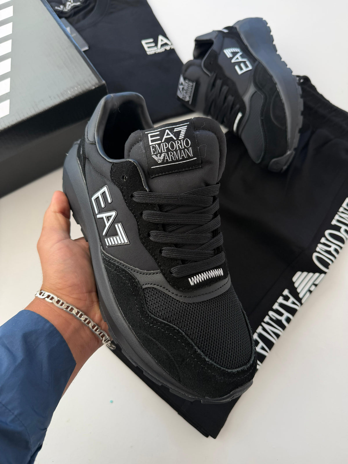 Armani negras logo blanco
