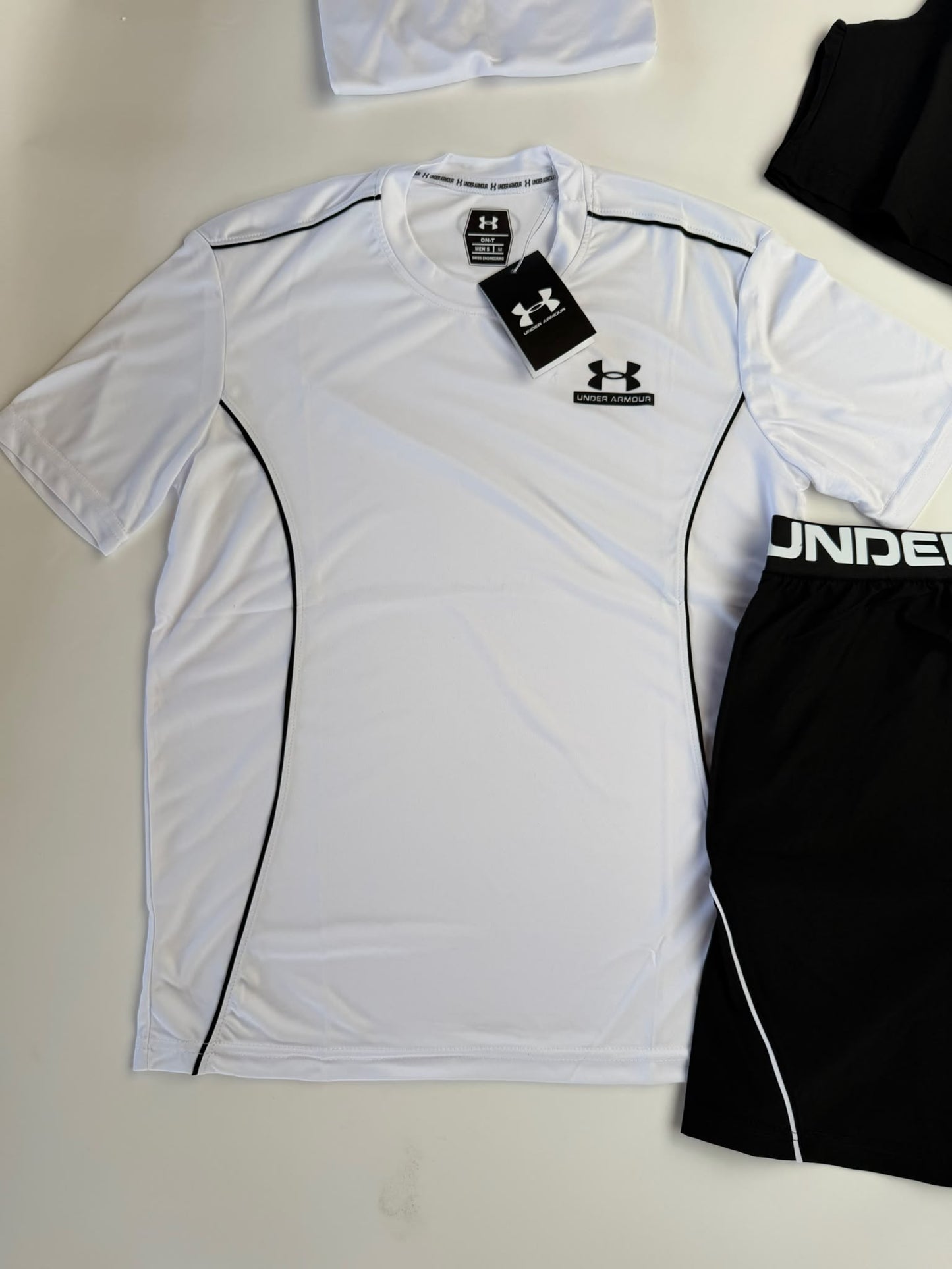 Conjunto corto under armour blanco logo negro