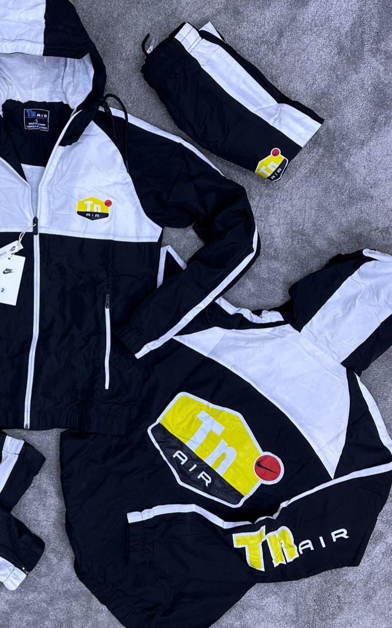 Chandal Nike tn negro y blanco logo amarillo