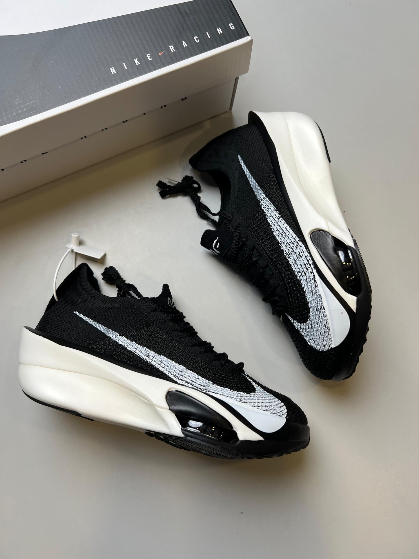 NIKE AIR ZOOM ALPHAFLY NEXT % negro logo blanco