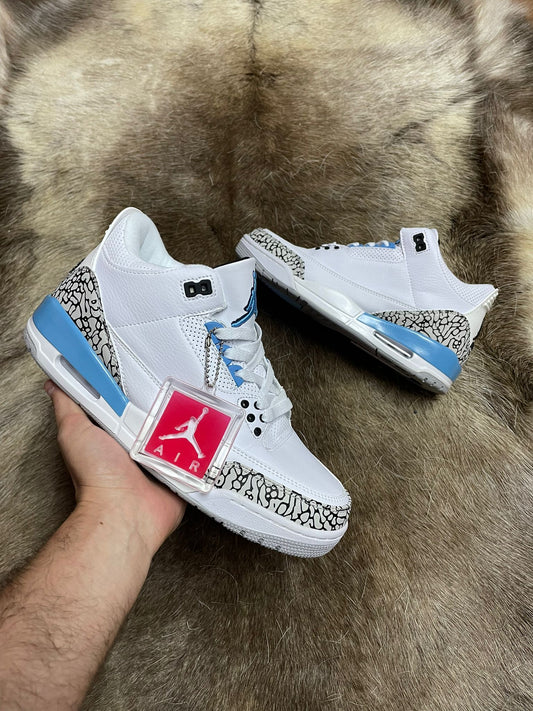 JORDAN 3 Blancas logo azul detalles grises