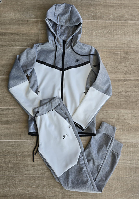 Nike tech gris