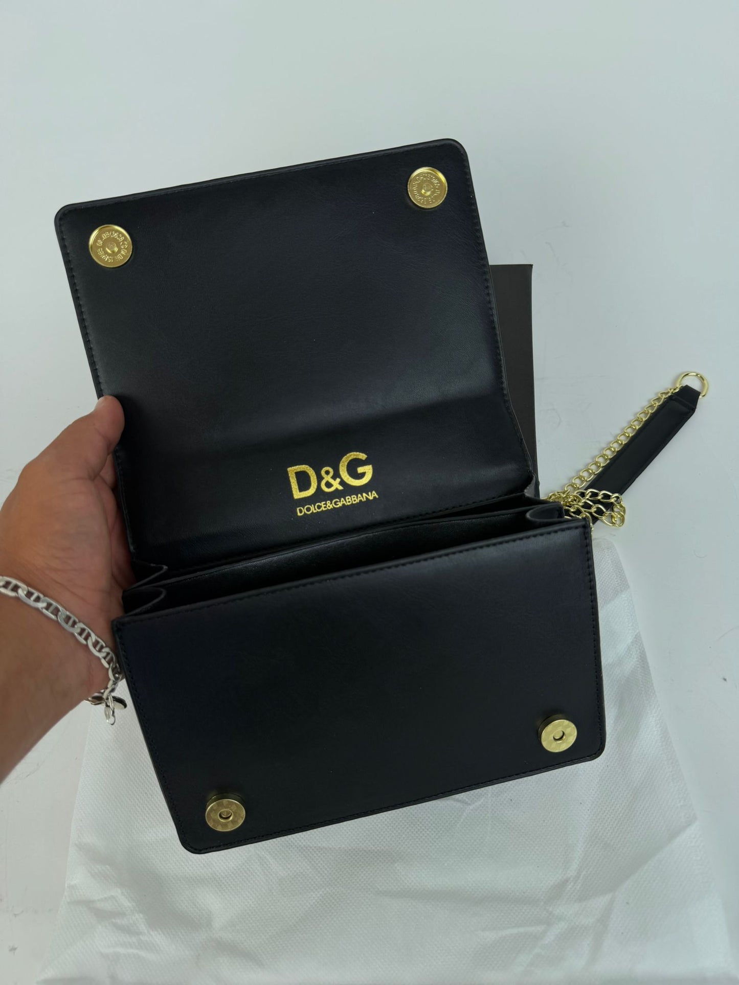 Bolso D&G negro logo dorado detalles negros