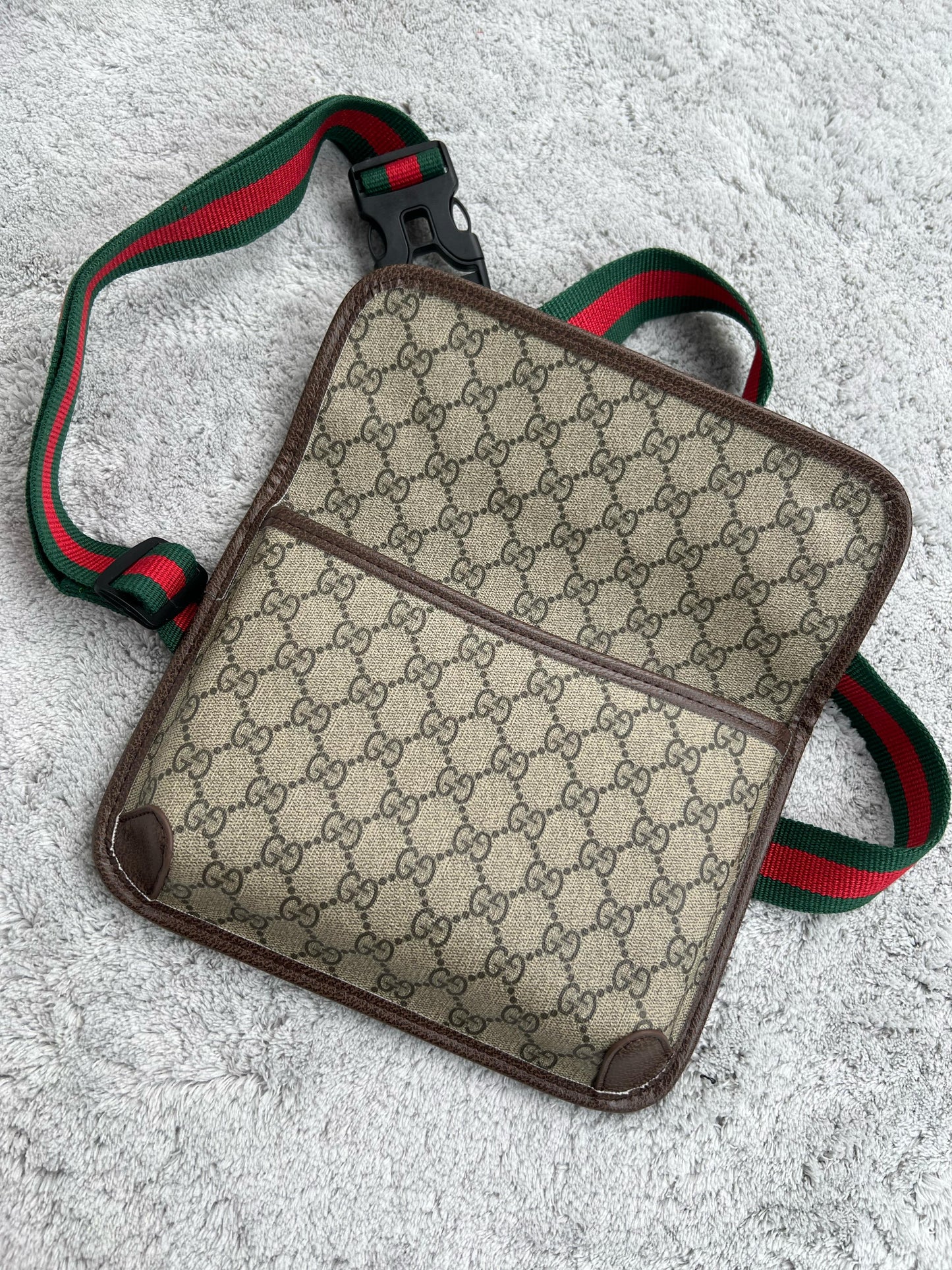 BANDOLERA GUCCI marron logo dorado correa verde y roja