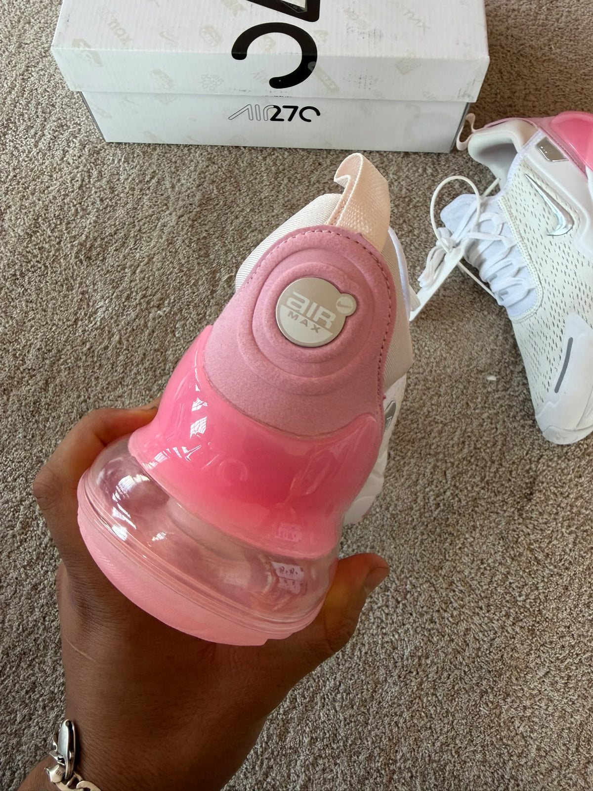 Air max 270 blancas logo plateado detalles rosas