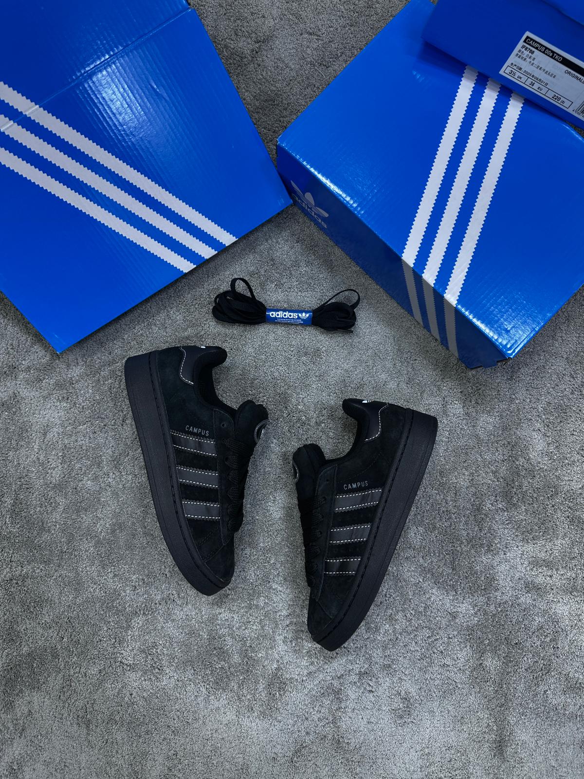 Adidas campus negras logo blanco