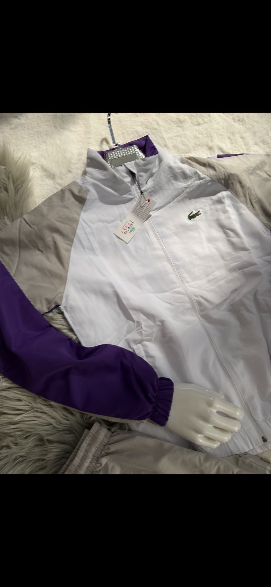 Chandal Lacoste blanca y morado