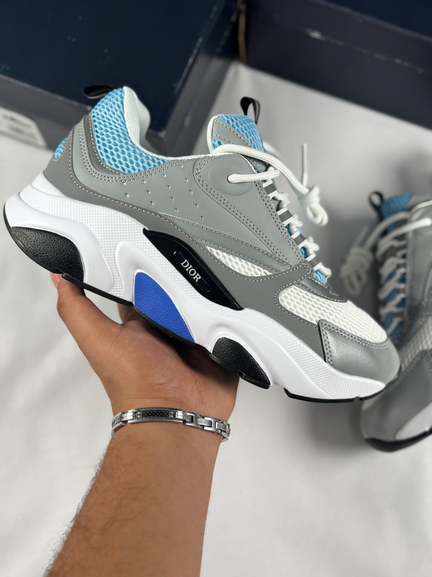 Dior b22 blancas grises detalles azules