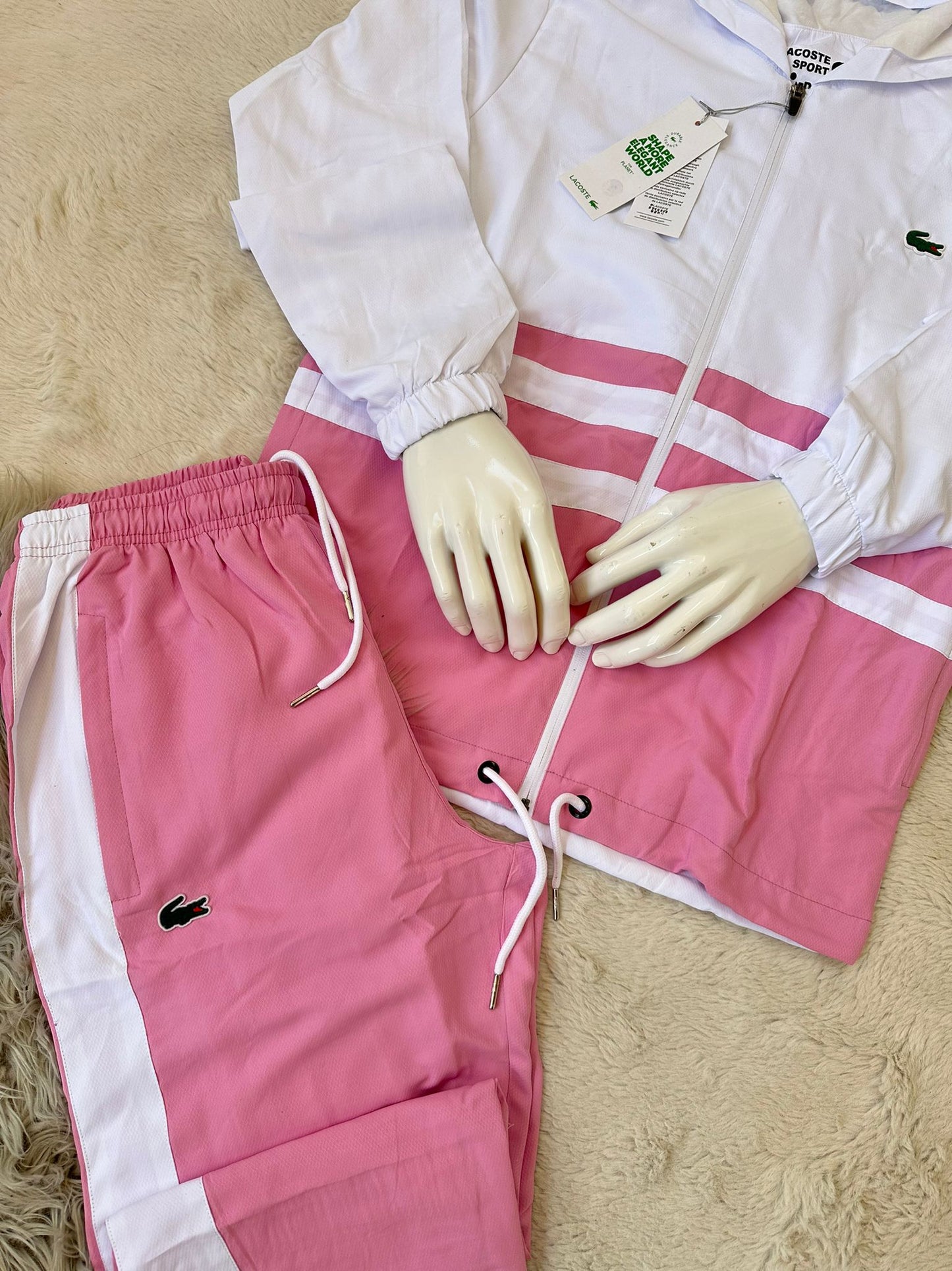 Chandal Lacoste blanco y rosa logo verde