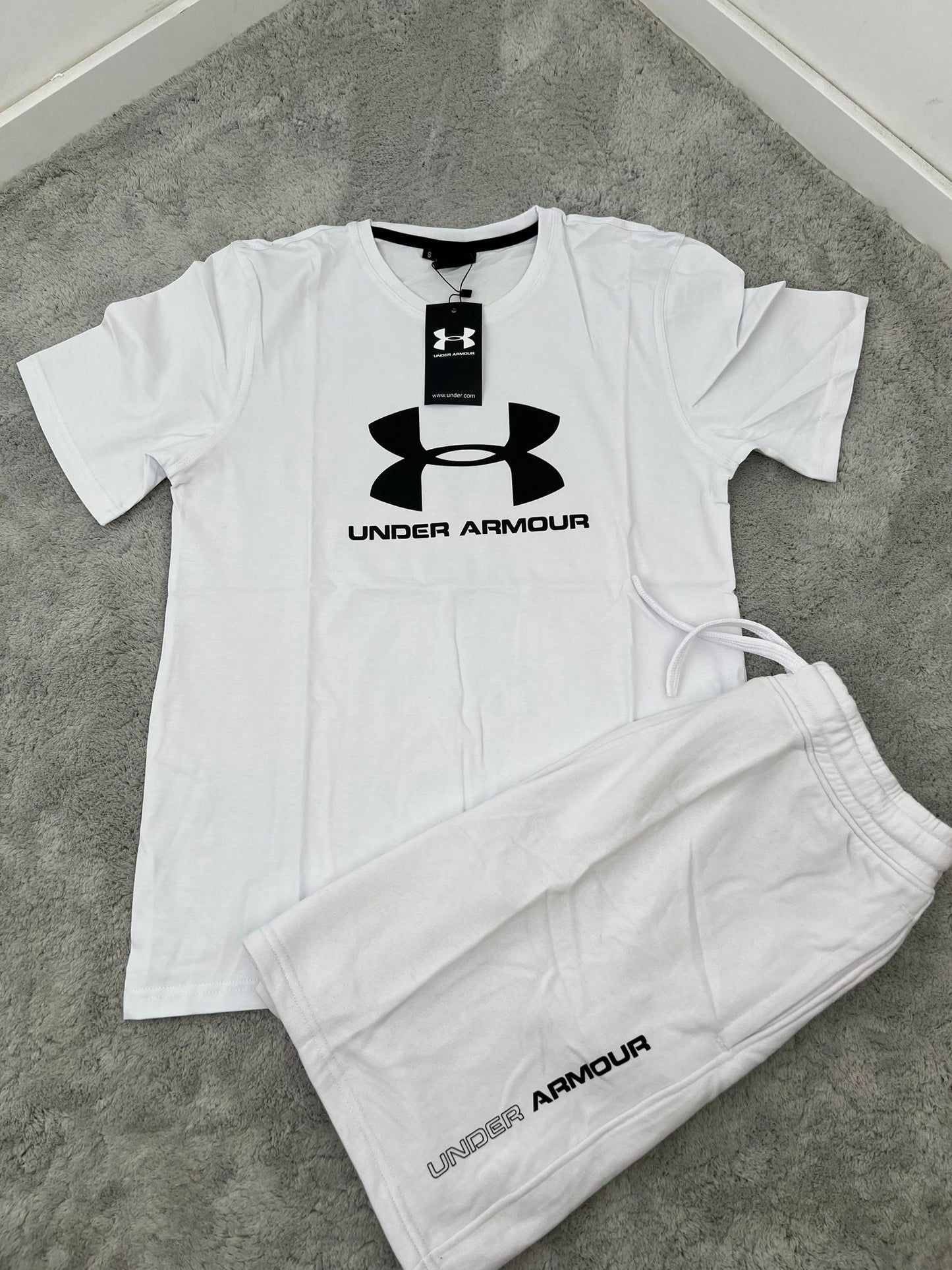 Conjunto Under Armour blanco logo negro