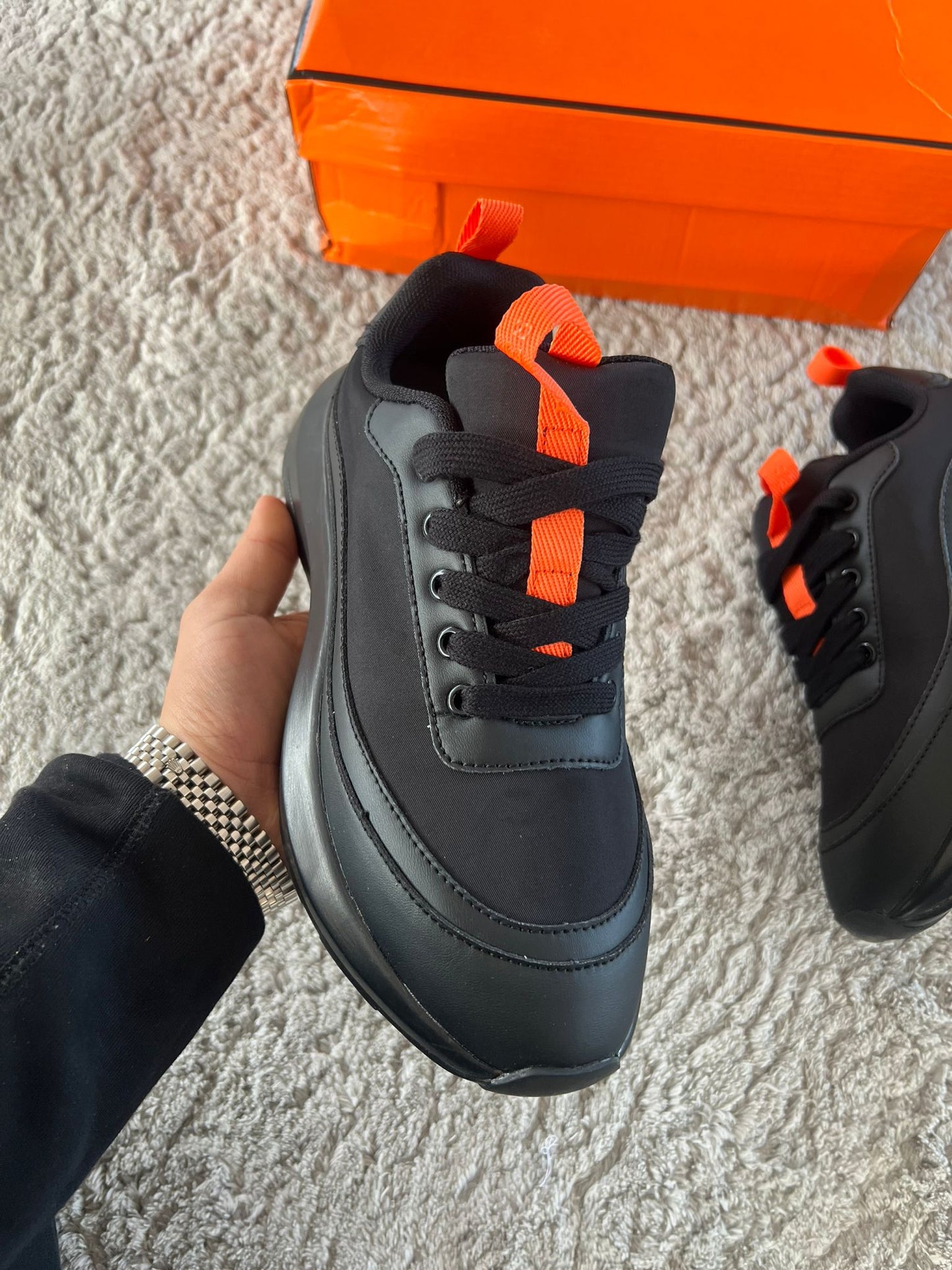 Hermes negras detalles naranjas