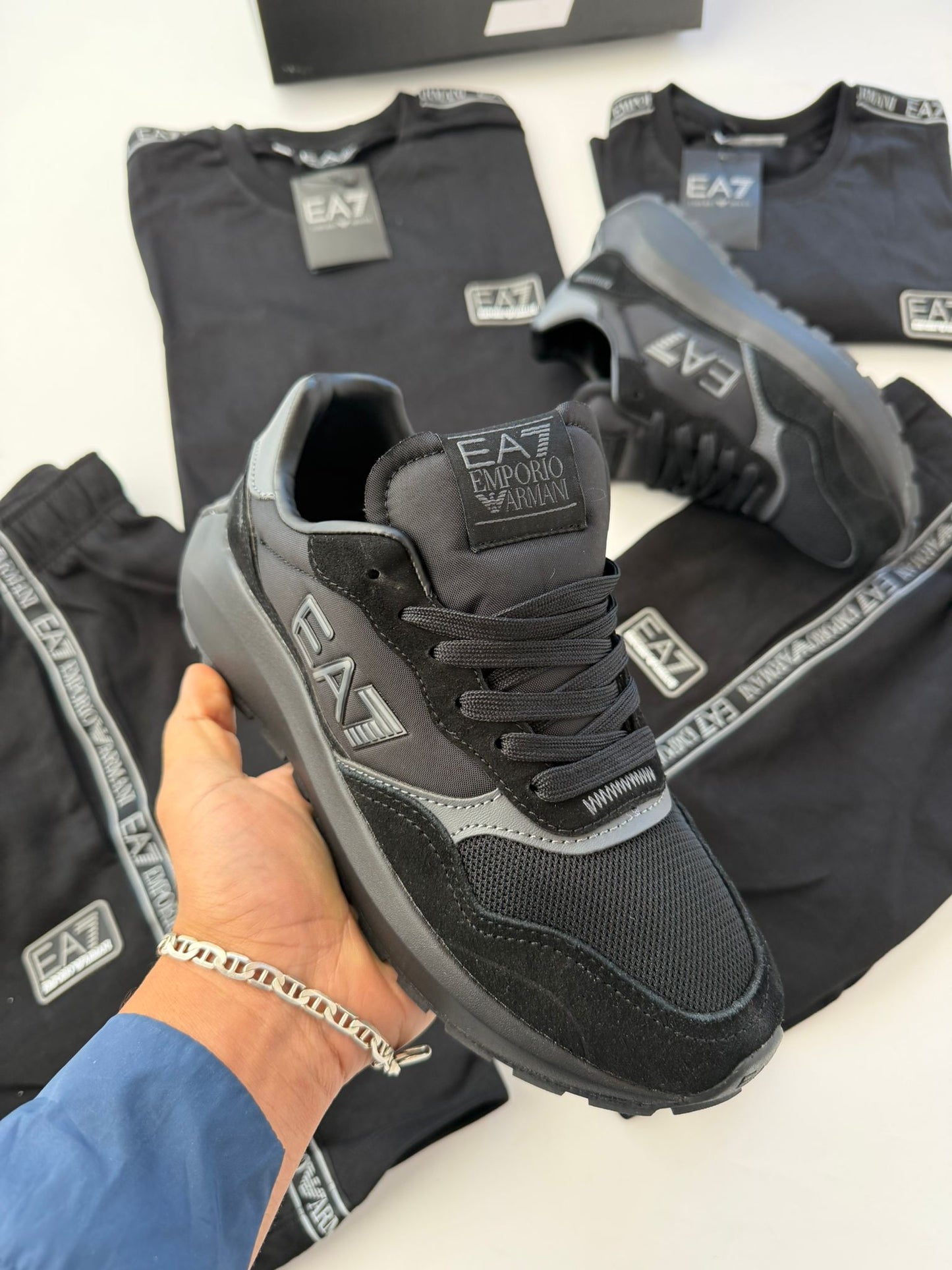 Armani negras logo blanco