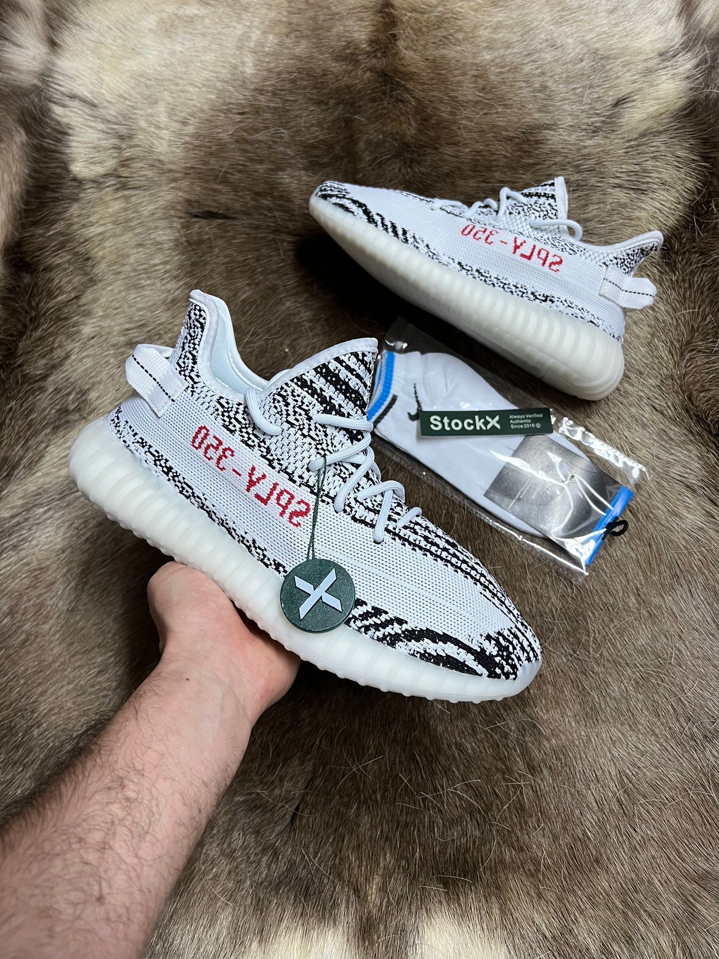 YEEZY BOOST 350 ZEBRA