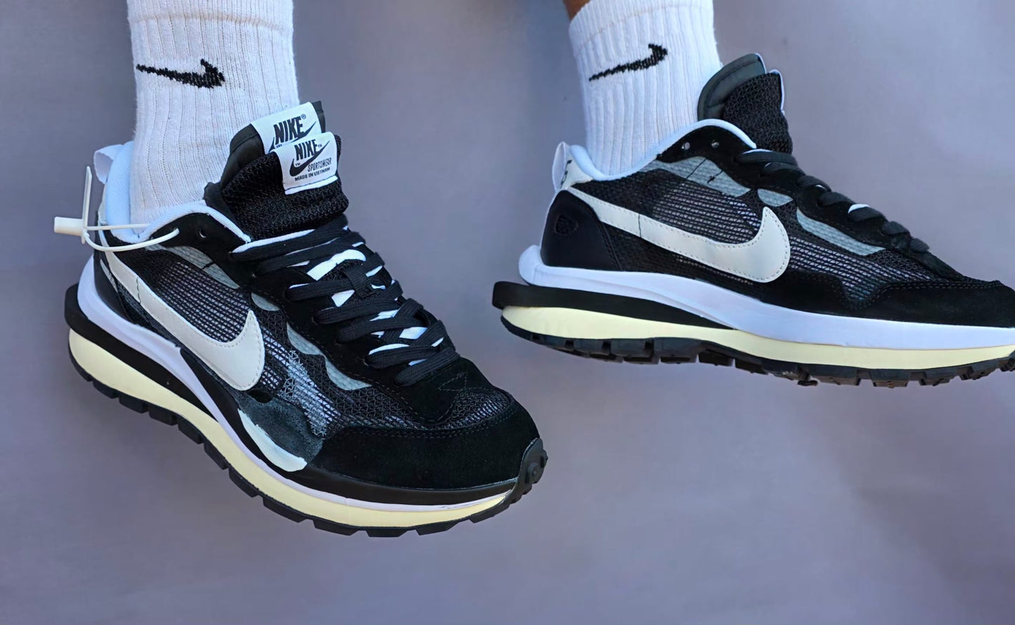 Nike x sacai vaporwaffle negra y blanca