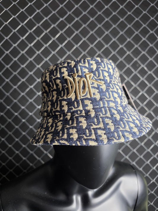 Gorro Dior azul marino y crema logo crema