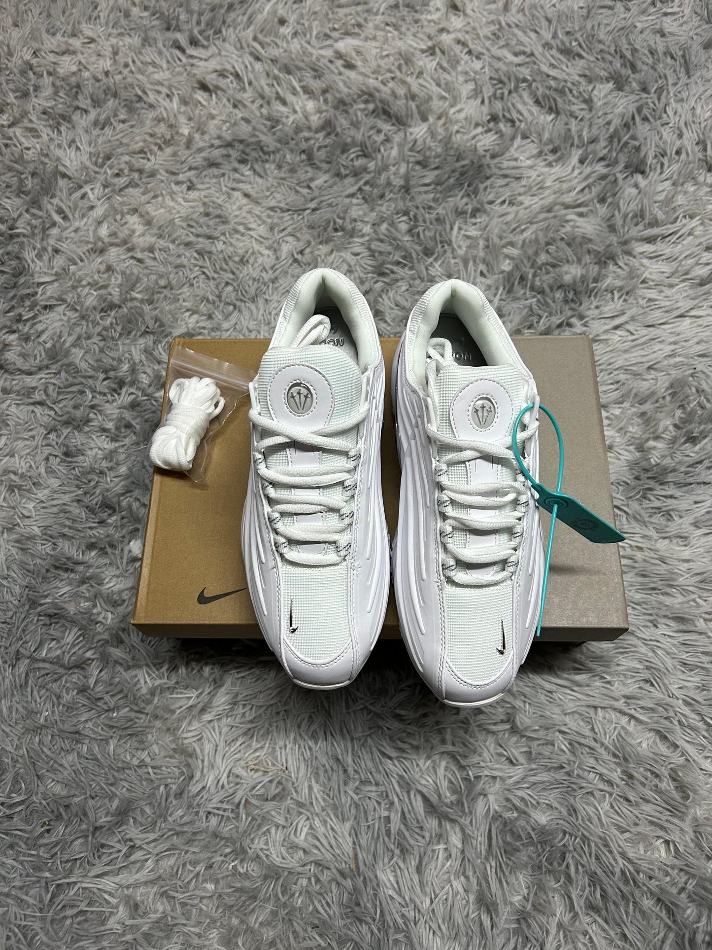 NOCTA HOT STEP II BLANCAS LOGO GRIS