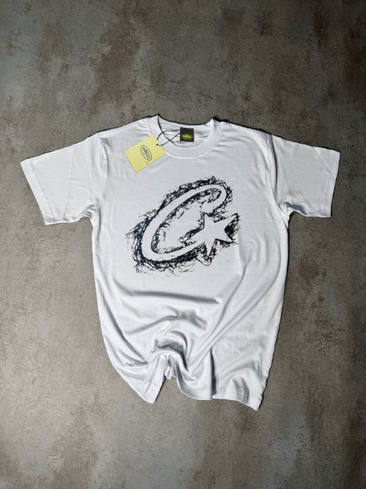 Camiseta Corteiz blanco logo blanco contorno negro