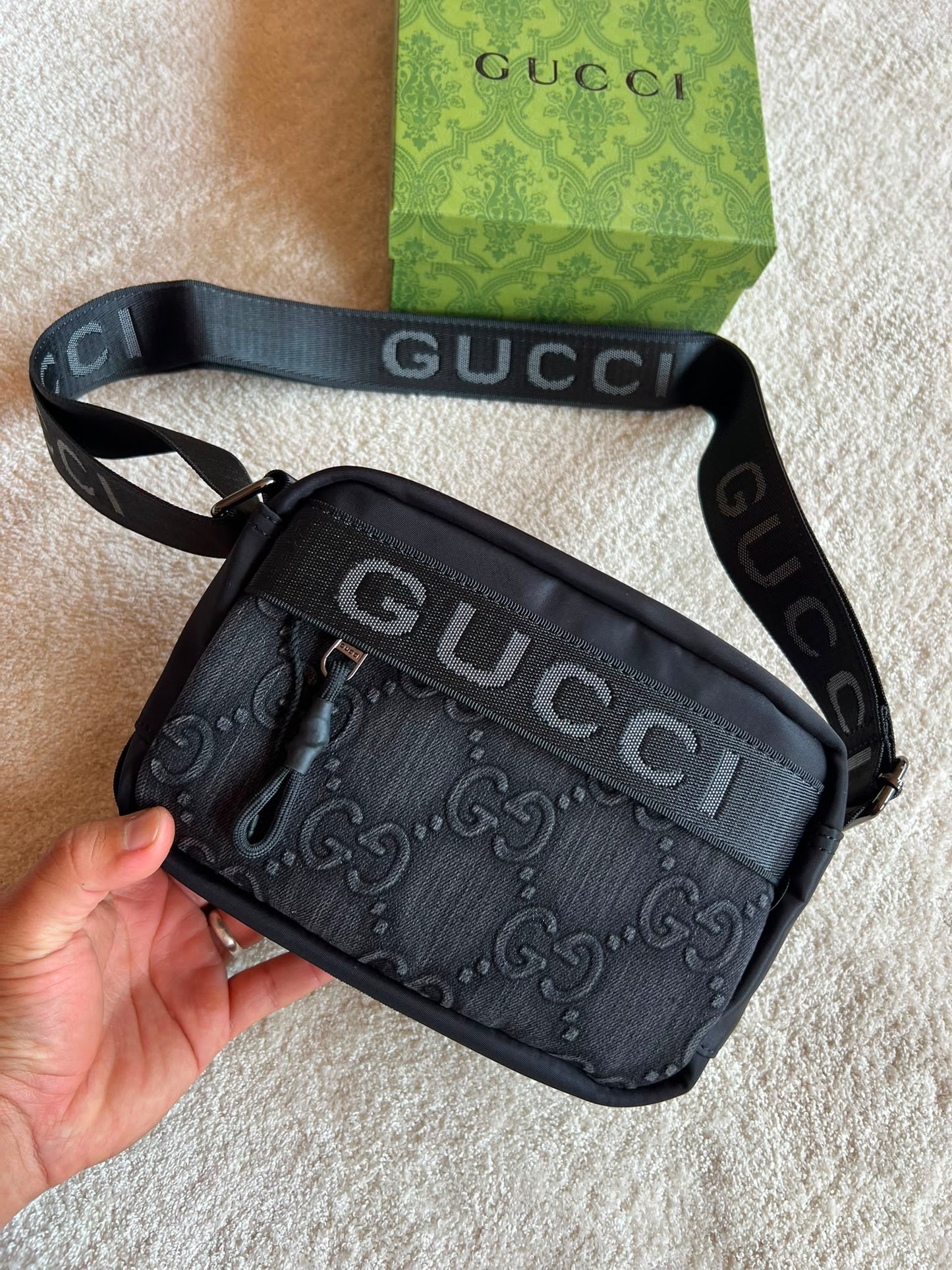 Bandolera Hombre Gucci negro detalles grises