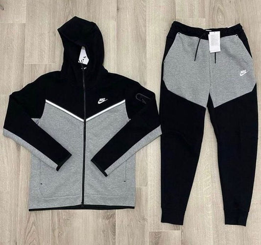Chandal nike tech negro y gris logo blanco