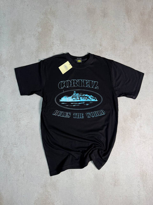 Camiseta Corteiz negro logo azul detalles blancos